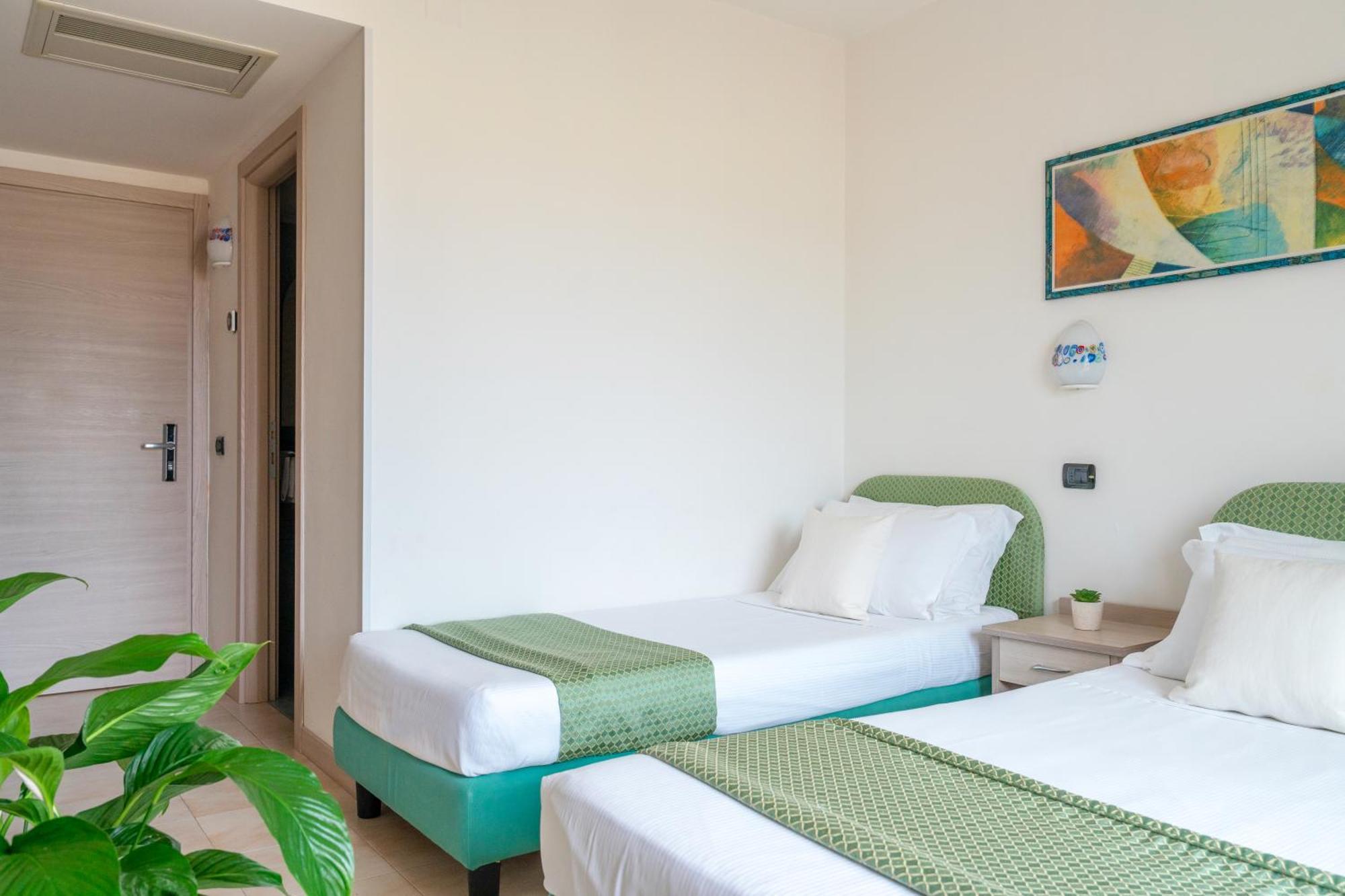 Park Hotel & Dependance Con Spiaggia มาร์ตินซิกูโร ภายนอก รูปภาพ
