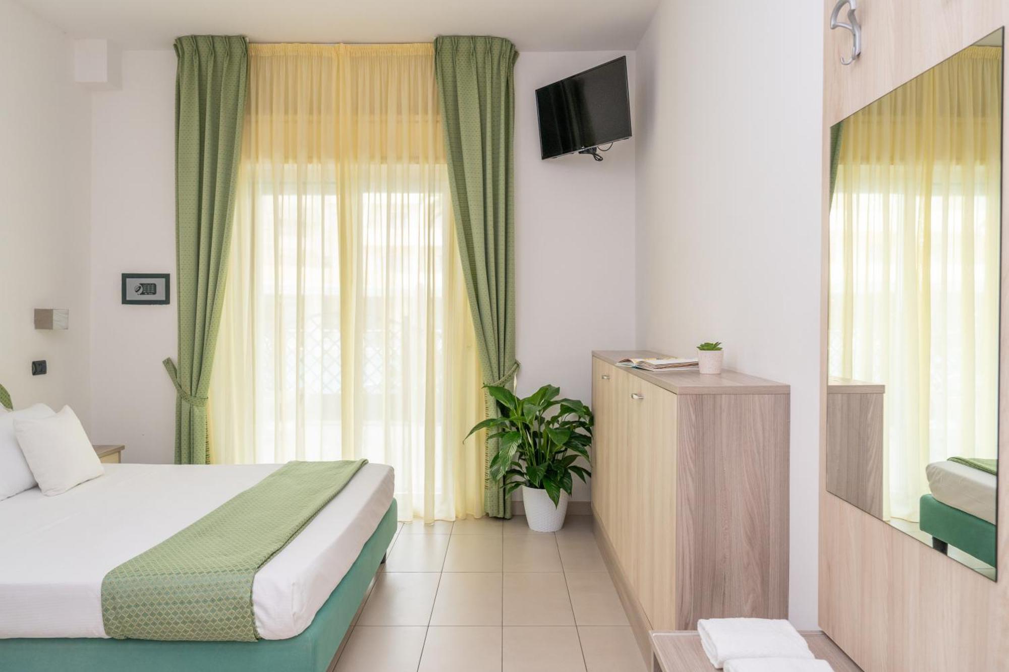 Park Hotel & Dependance Con Spiaggia มาร์ตินซิกูโร ภายนอก รูปภาพ